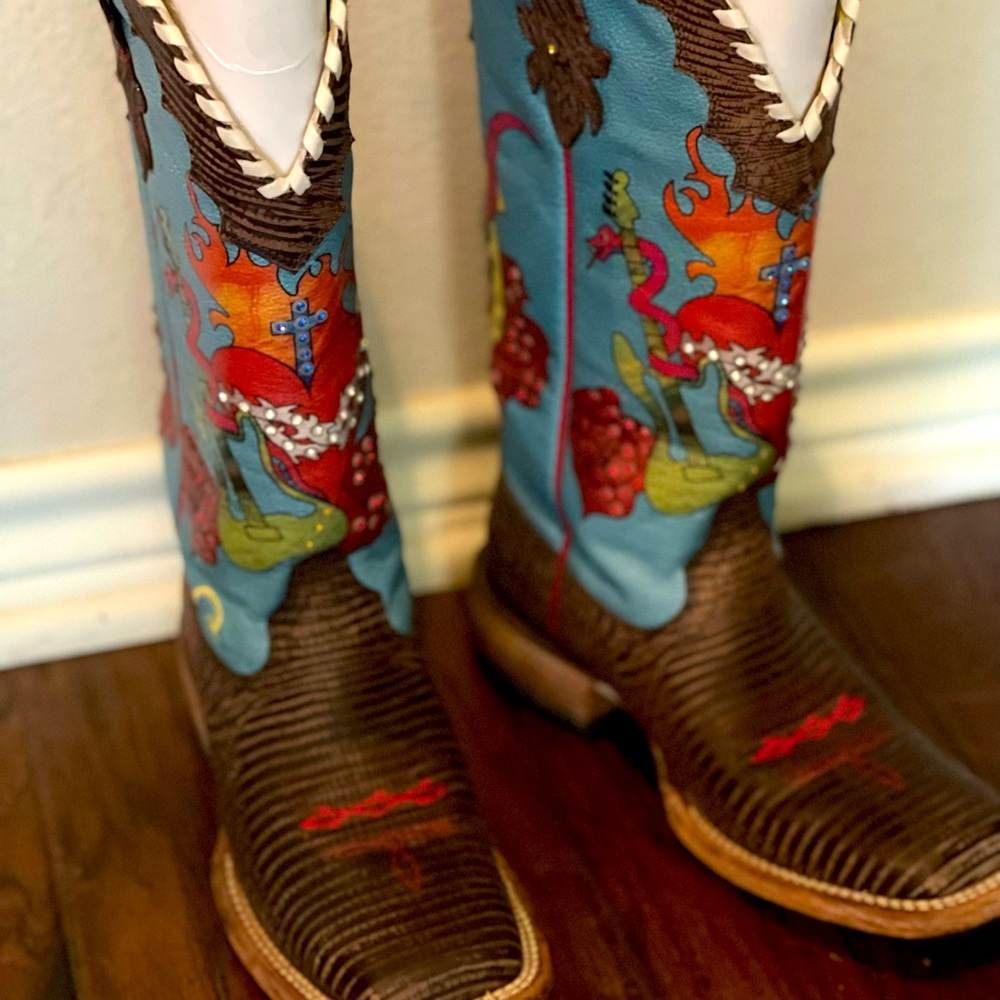 Ariat colorful boots size 6